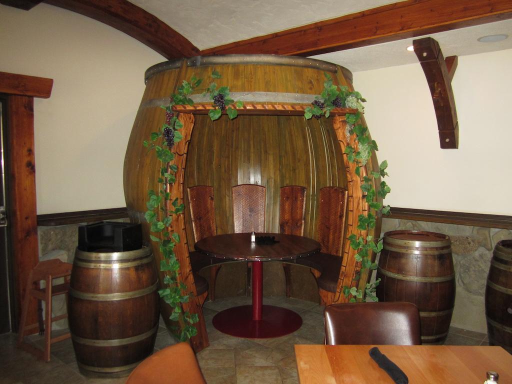 The Pine Inn Chetwynd Buitenkant foto