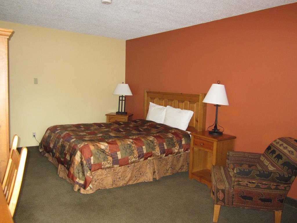 The Pine Inn Chetwynd Kamer foto