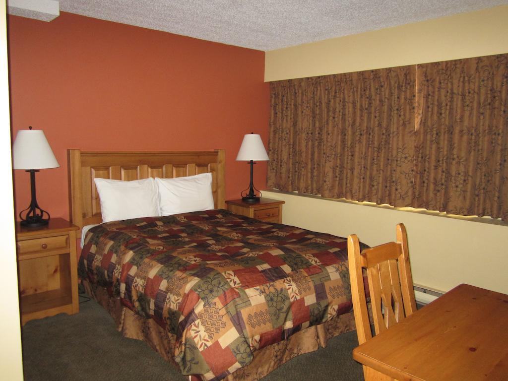 The Pine Inn Chetwynd Kamer foto