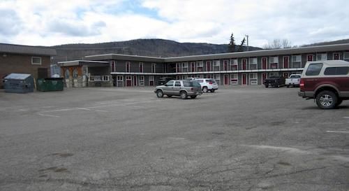 The Pine Inn Chetwynd Buitenkant foto