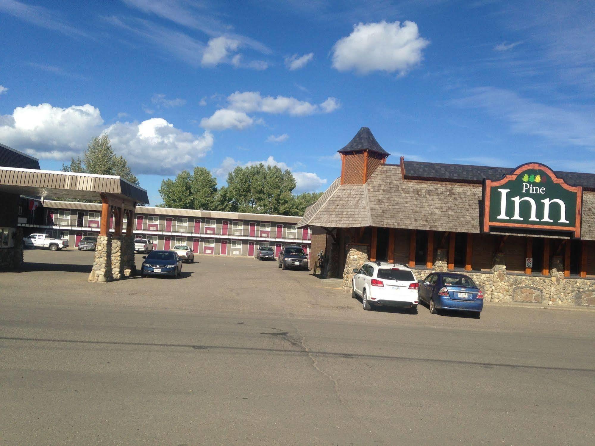 The Pine Inn Chetwynd Buitenkant foto